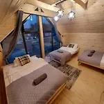 Vip Celebrity House Przy Suntago, Grabska Osada Holiday home